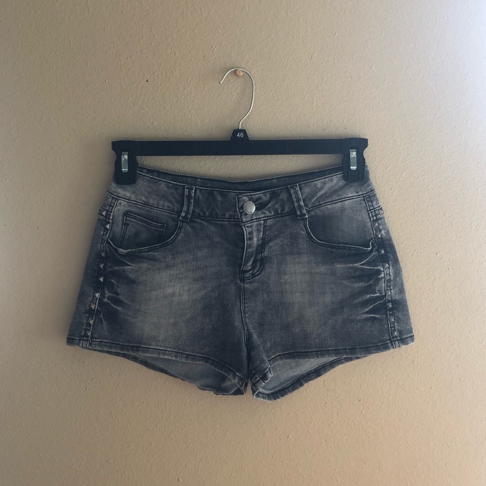 Jean shorts distressed